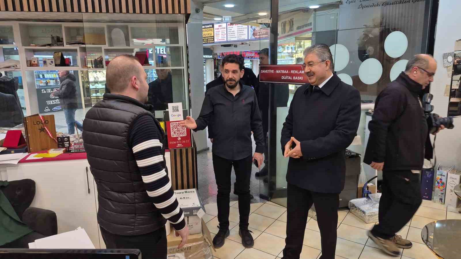 Vali Yılmaz, kapı kapı dolaşıp esnafı ziyaret etti
