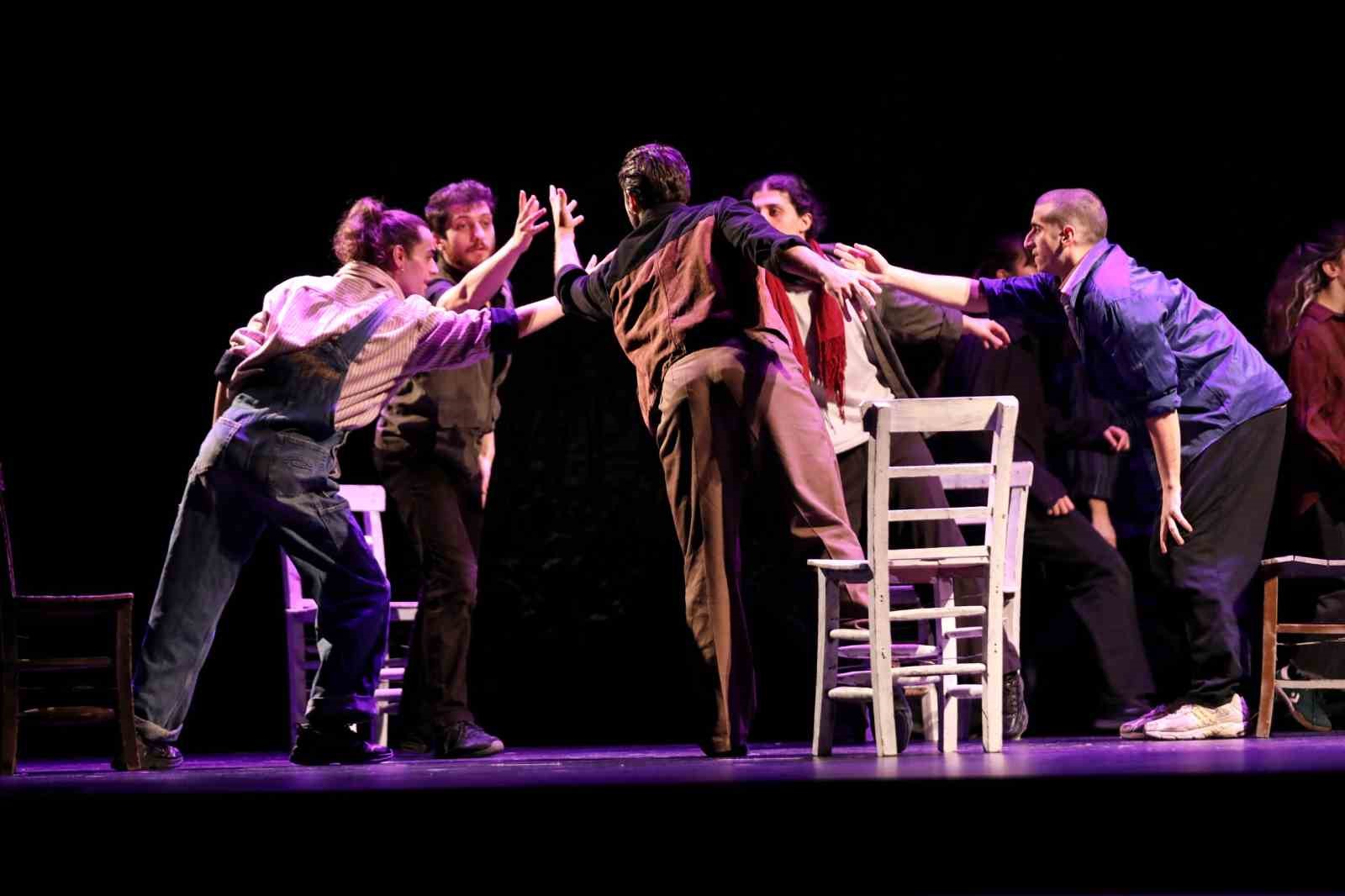 Tanpınar&rsquo;ın d&uuml;nyası &rsquo;&Uuml;&ccedil; Nefeslik R&uuml;ya&rsquo; ile sahneye taşındı
