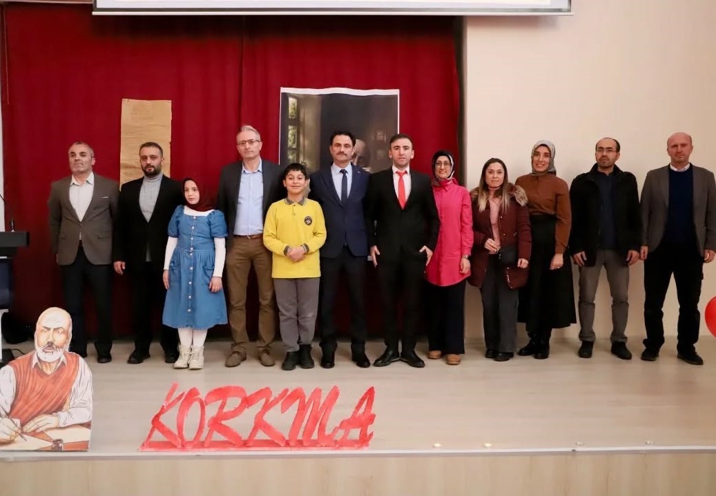 Bayburt&rsquo;ta ilkokul &ouml;ğrencileri istiklal Marşı&rsquo;nı g&uuml;zel okumak i&ccedil;in yarıştı
