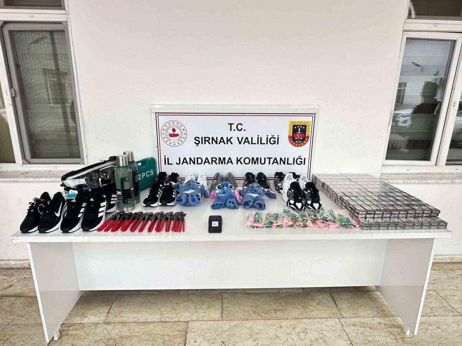 Şırnak&rsquo;ta 14 milyonluk kaçak ürün ele geçirildi, aranan 52 şahıs yakalandı