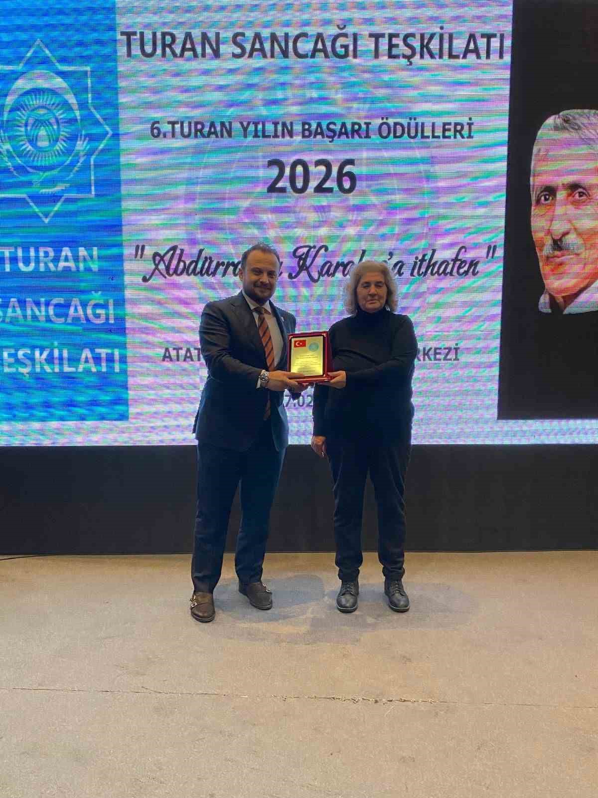 Ercan &Ouml;zel, yılın en başarılı belediye başkanı se&ccedil;ildi
