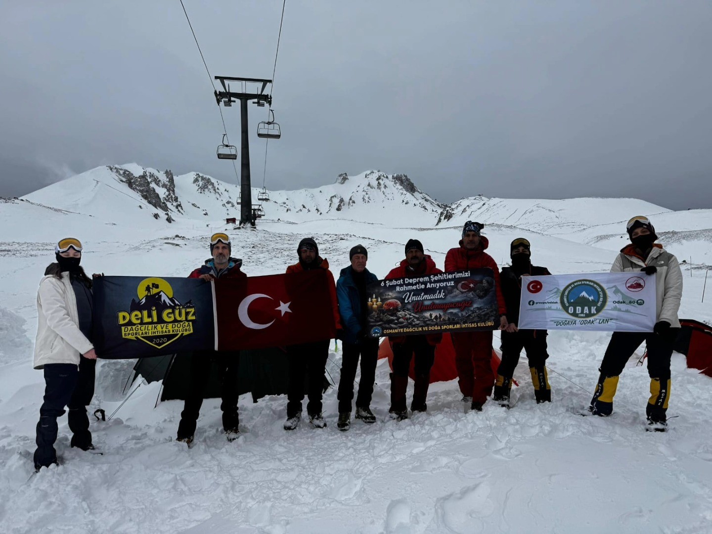 Osmaniyeli depremzede dağcılar Erciyes&rsquo;te anma tırmanışı yaptı
