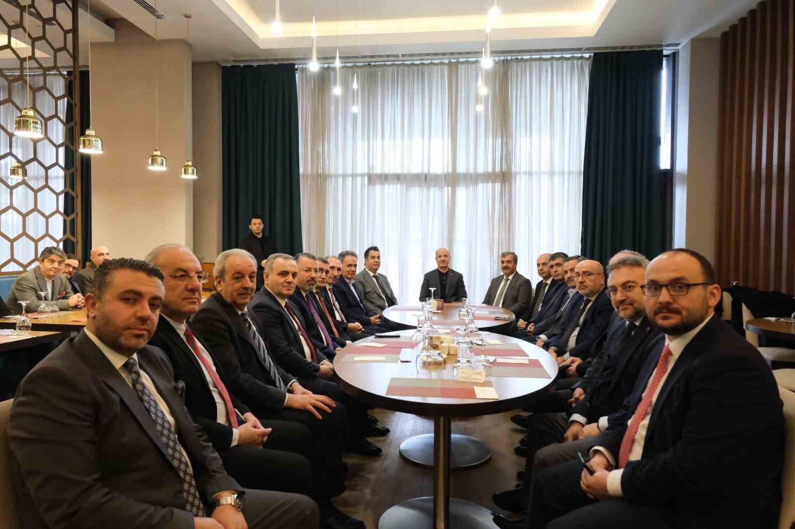 Rekt&ouml;r Karamustafa Anadolu &Uuml;niversiteler Birliği İstişare Toplantısı&rsquo;na katıldı
