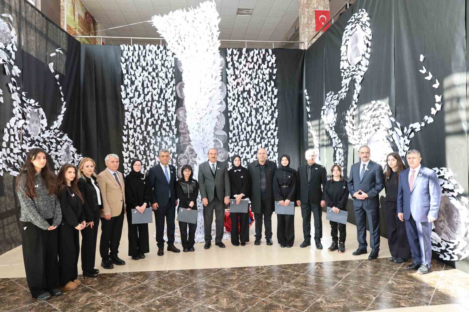 Beyaz kelebekler cennete u&ccedil;tu
