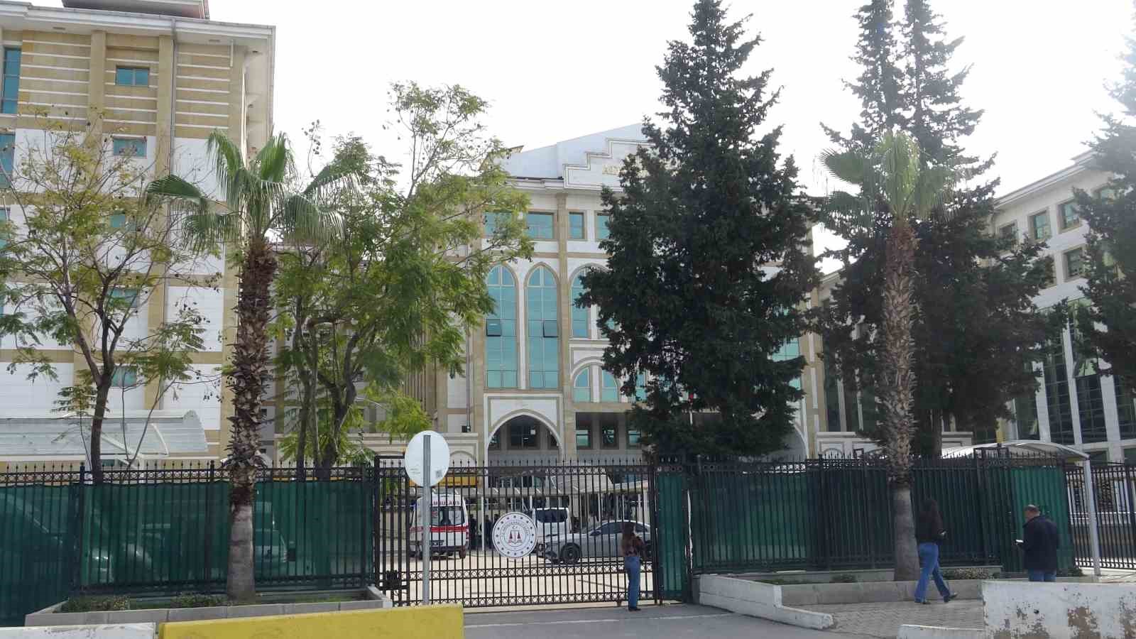 Özel güvenlik görevlisi adliyede ölü bulundu