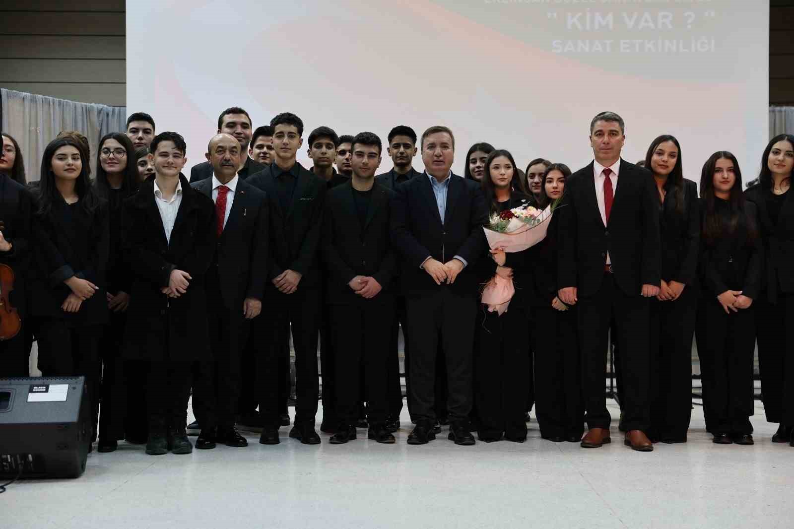 Erzincan G&uuml;zel Sanatlar Lisesi &ouml;ğrencilerinden sanat etkinliği
