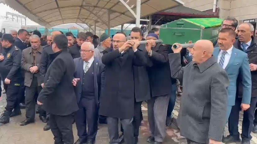 Emniyet Genel M&uuml;d&uuml;r&uuml; Demirtaş, eniştesinin cenaze t&ouml;renine katıldı
