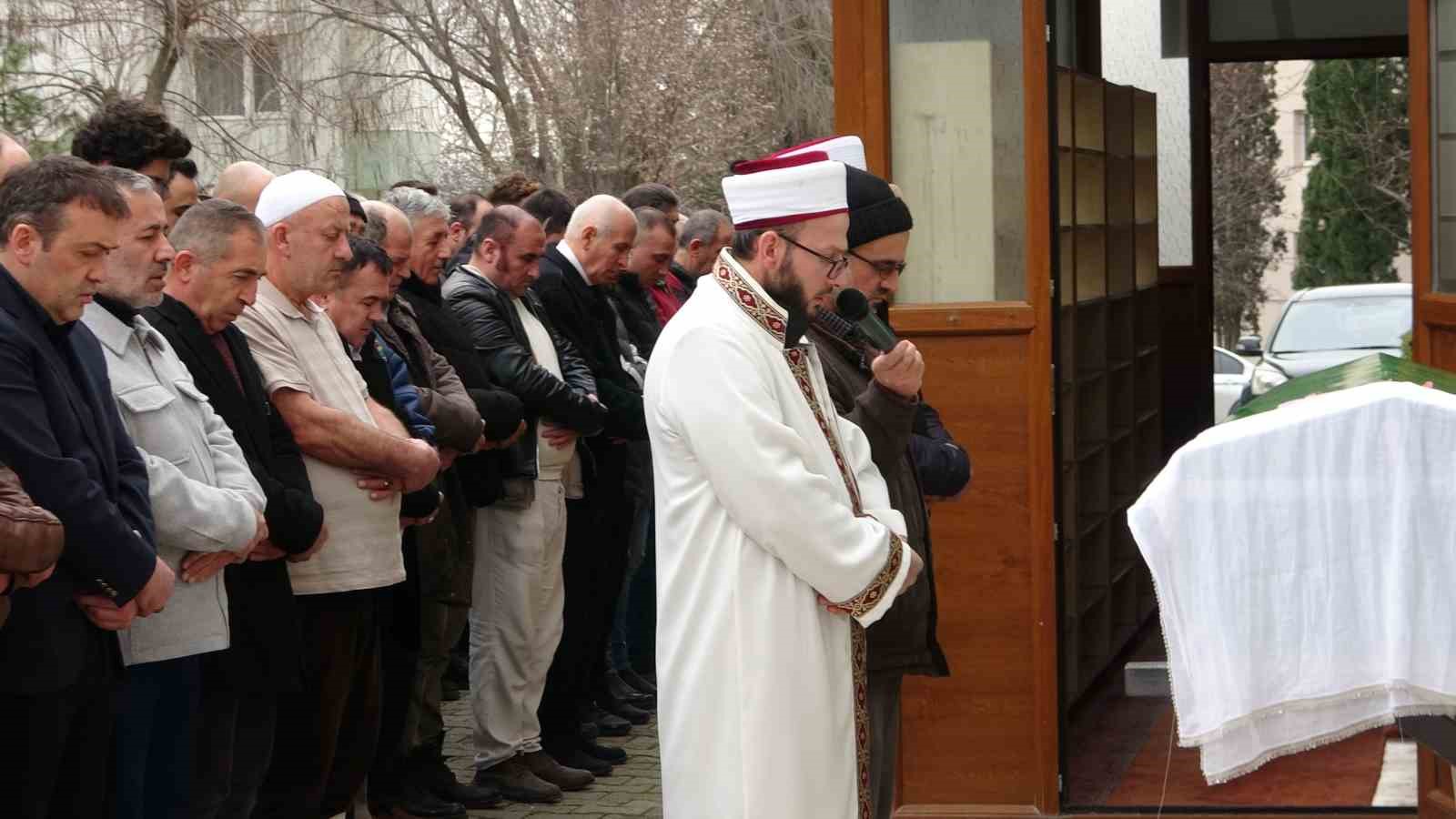 Mardin&rsquo;deki feci kazada hayatını kaybeden genç kız gözyaşları arasında toprağa verildi