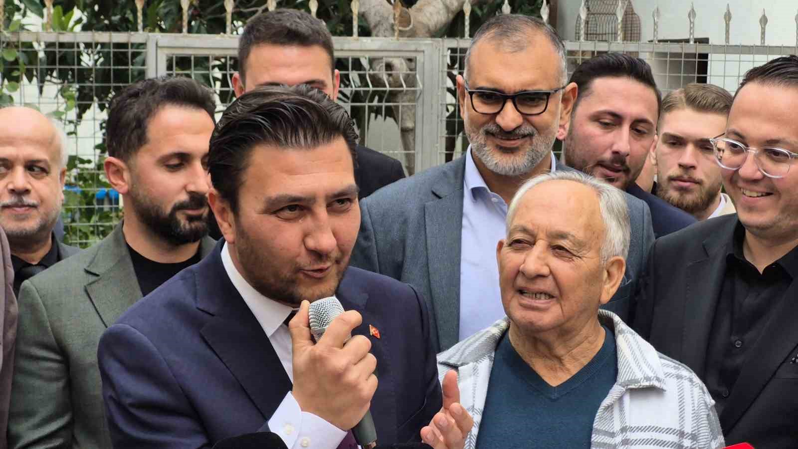 G&ouml;revi g&ouml;zyaşlarıyla devraldı
