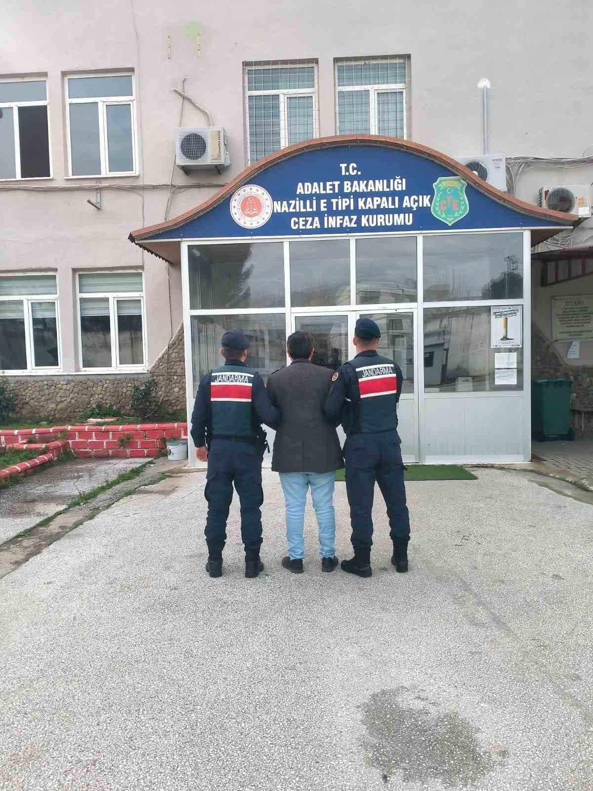 Evrakta sahtecilik ve zimmet suçundan aranan şahıs yakalandı