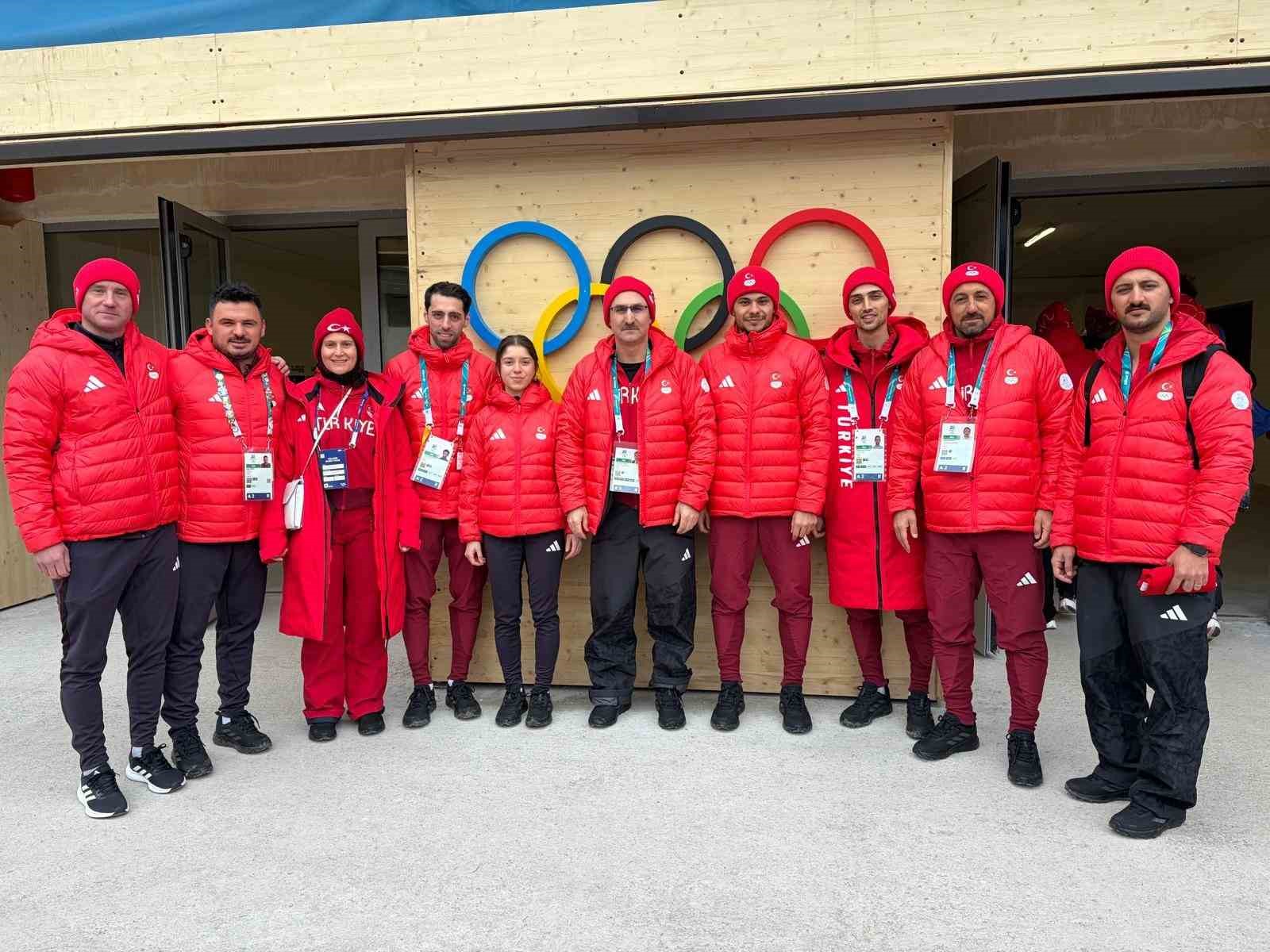 Bakan Bak, Kış Olimpiyatları’nda yarışacak milli sporcularla görüştü