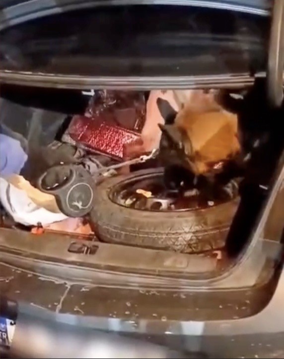 Yedek lastikten 2 kilo esrar &ccedil;ıktı
