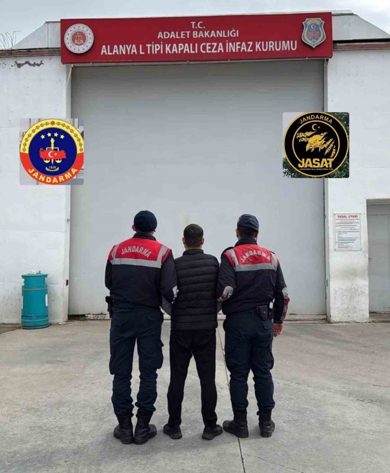 Alanya’da 20 yıl kesinleşmiş hapis cezası bulunan hükümlü yakalandı