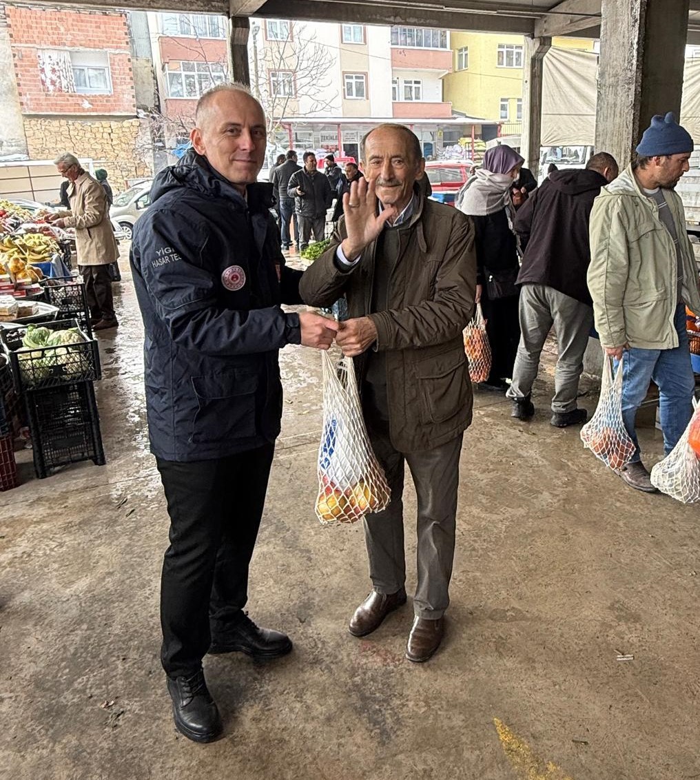 Bayburt halk pazarında sıfır atık bilgilendirmesi yapıldı
