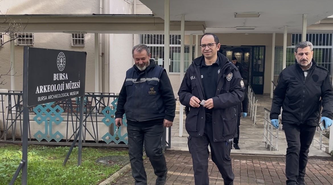 Bursa’da "pes" dedirten olay: Piknikte bulduğu top mermisini 10 gün evinde saklayıp müzeye getirdi