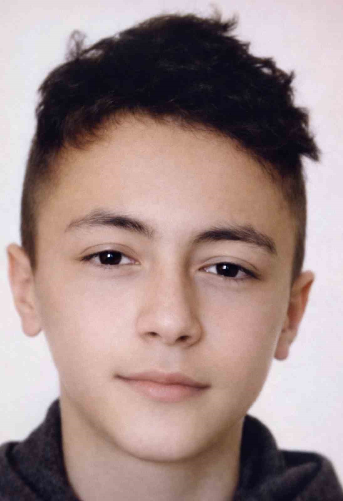 Ailesine veda mesajı atan 19 yaşındaki s&uuml;r&uuml;c&uuml; tankerle &ccedil;arpışarak hayatını kaybetti
