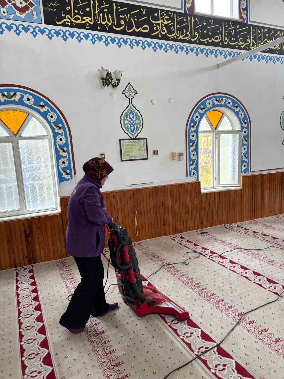 Germencik&rsquo;te Ramazan ayı &ouml;ncesi camiler temizlendi
