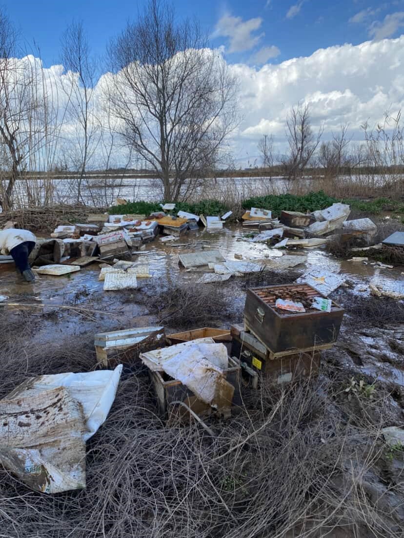 Salihli&rsquo;de 103 kovan arı sele kapıldı
