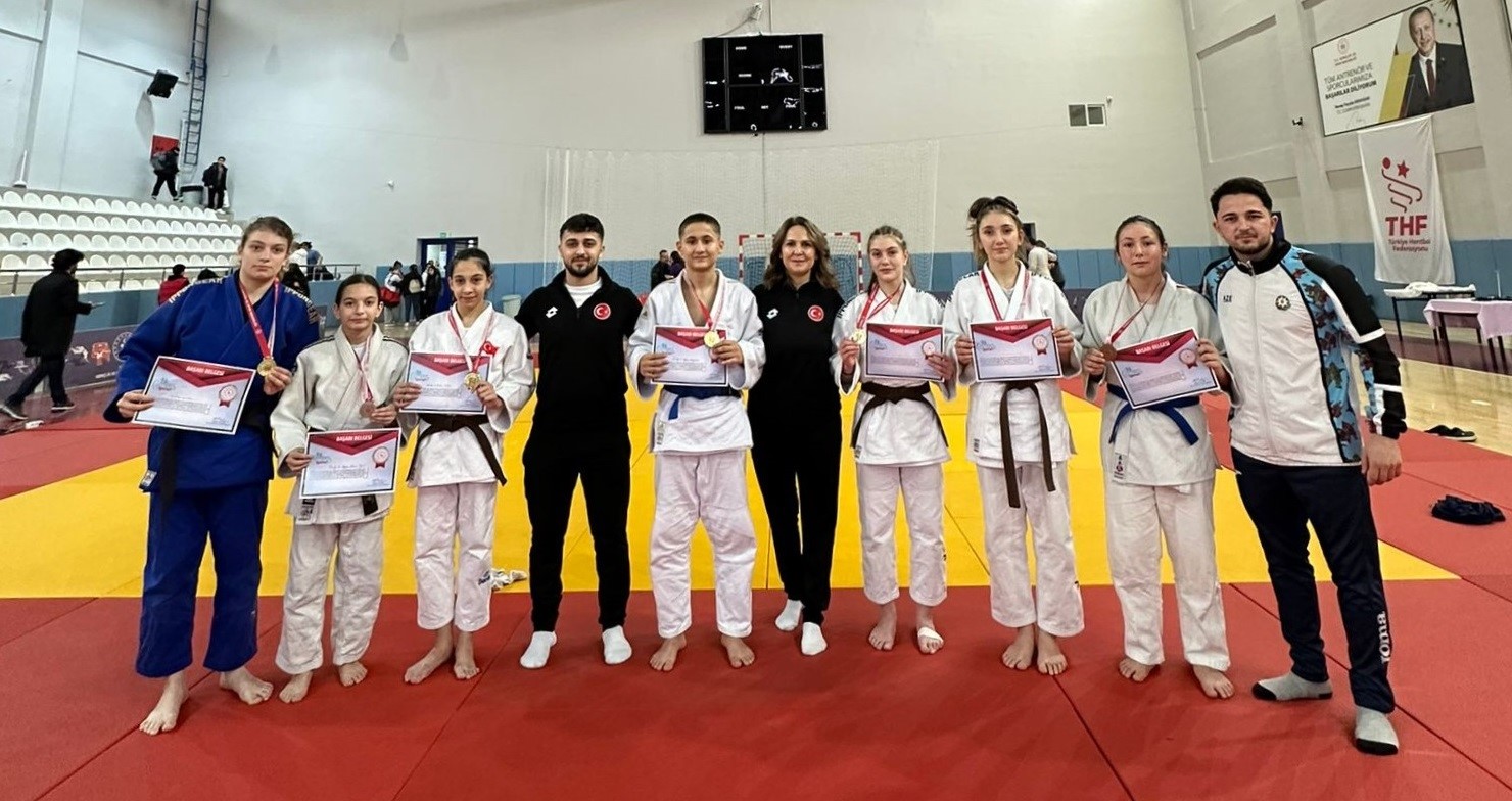 Yıldızlar judo grup müsabakalarında büyük başarı