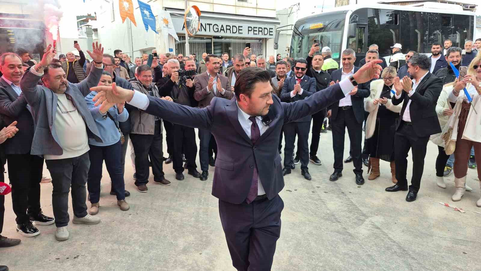 Görevi gözyaşlarıyla devraldı