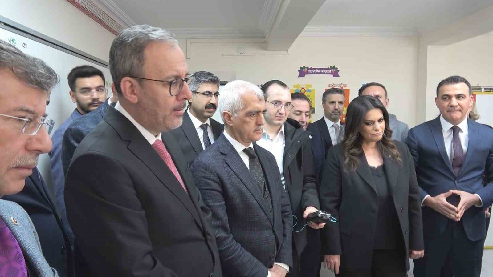 Engelli Bireylerin Sorunlarını Araştırma Komisyonu Başkanı Kasapoğlu: "Bug&uuml;ne kadar paydaşlarımızdan komisyonumuza ulaşan rapor, g&ouml;r&uuml;ş, bilgi notu ve sunum sayısı bin 300&rsquo;&uuml; buldu"
