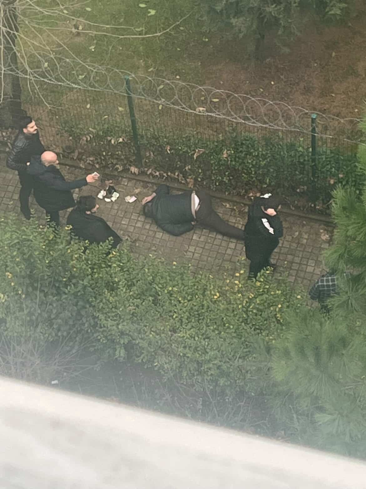 Esenyurt&rsquo;ta sokakta g&ouml;rd&uuml;ğ&uuml; husumetlisini silahla vurarak &ouml;ld&uuml;rd&uuml;
