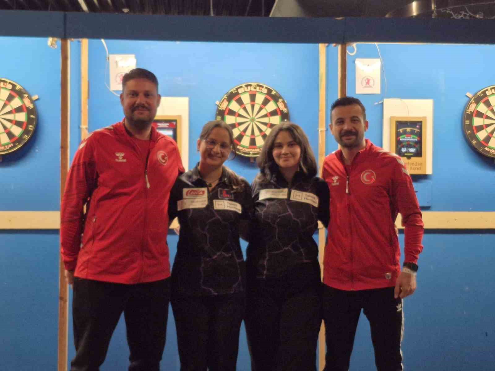 Denizlili dartçılar Hollanda’da tarih yazdı