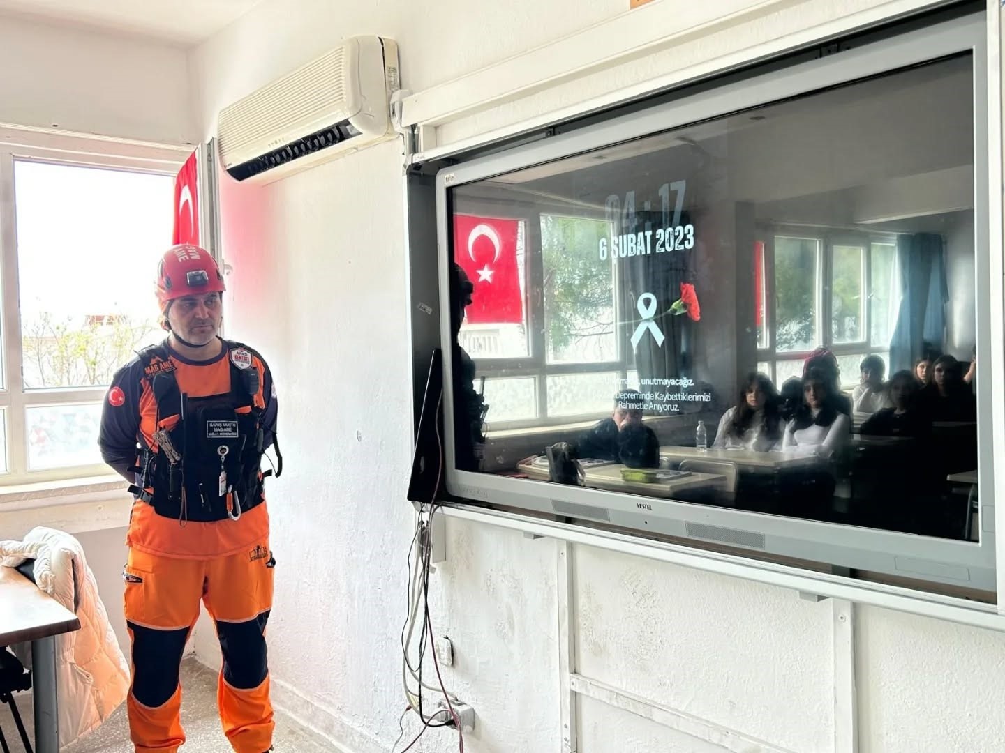 Dat&ccedil;a&rsquo;da deprem tahliye tatbikatı ger&ccedil;ekleştirildi
