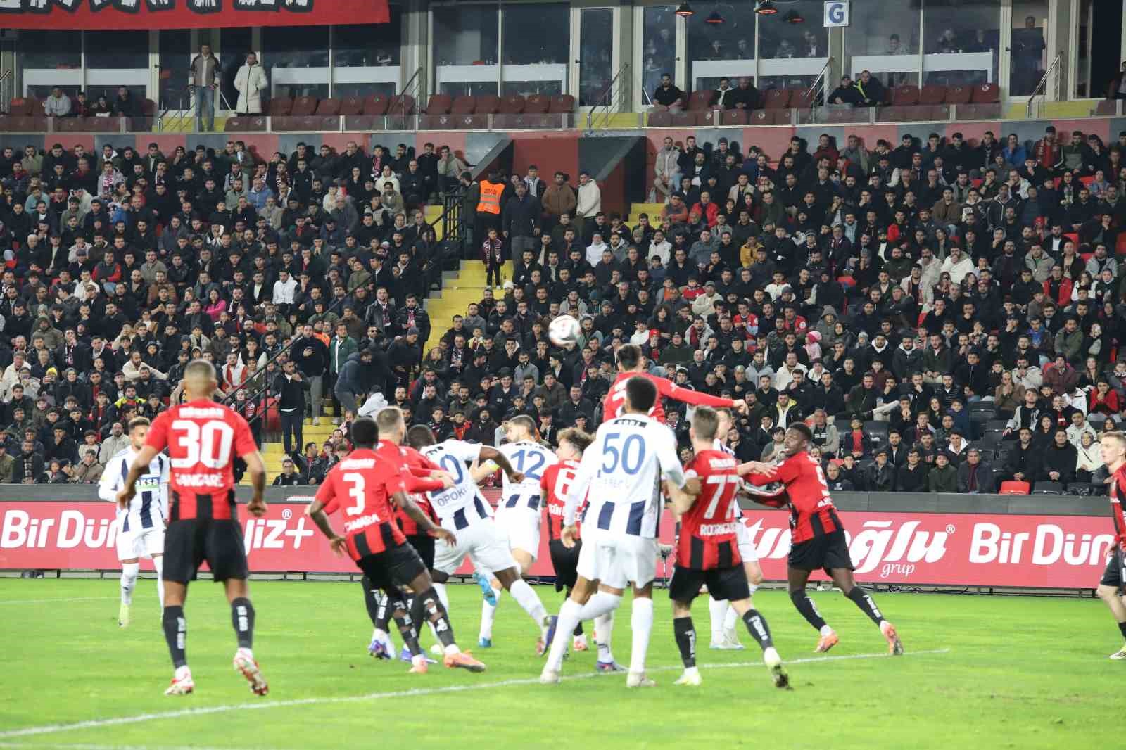 Trendyol S&uuml;per Lig: Gaziantep FK: 0 - Kasımpaşa: 0 (Ma&ccedil; devam ediyor)
