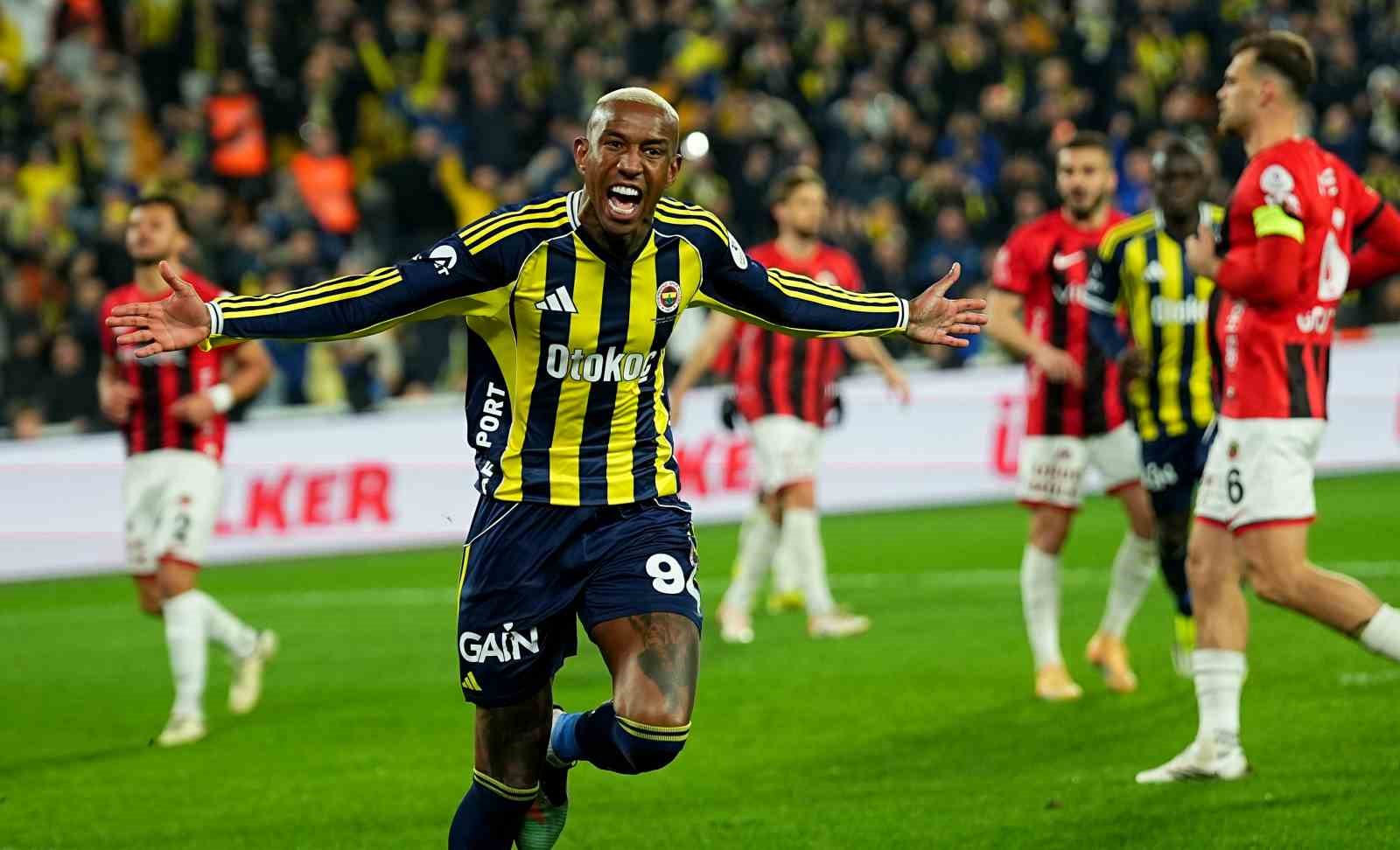Trendyol Süper Lig: Fenerbahçe: 3 - Gençlerbirliği: 0 (İlk yarı)