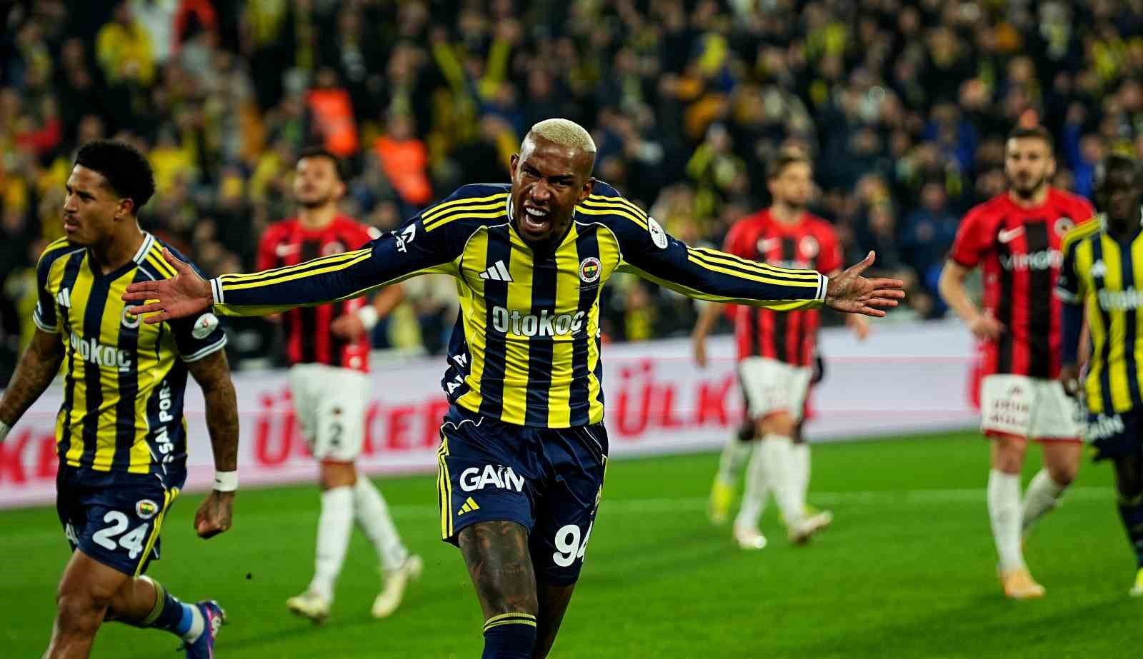 Trendyol S&uuml;per Lig: Fenerbah&ccedil;e: 3 - Gen&ccedil;lerbirliği: 0 (İlk yarı)

