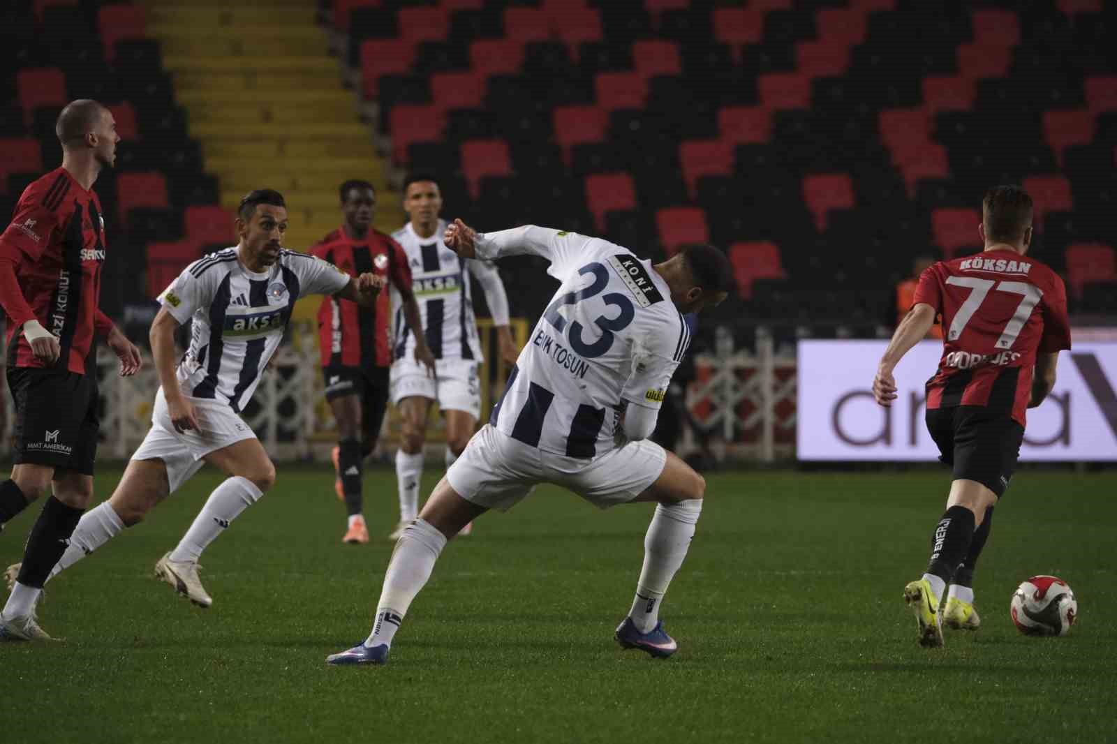 Trendyol Süper Lig: Gaziantep FK: 2 - Kasımpaşa: 1 (İlk yarı)