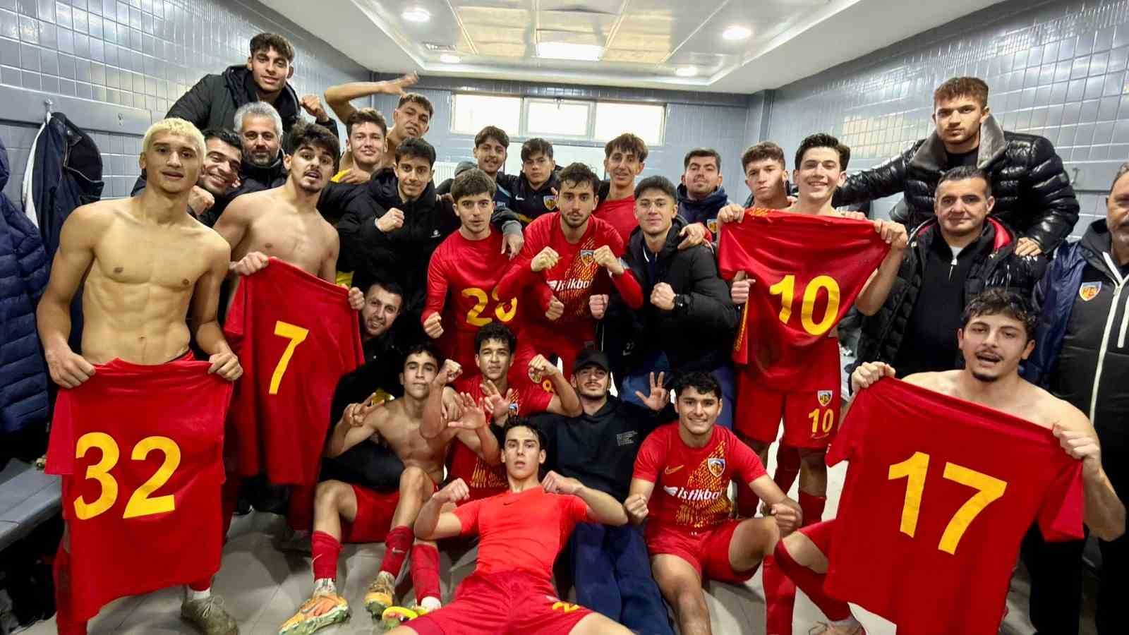 Kayserispor U19 PAF takımı geriden gelerek kazandı