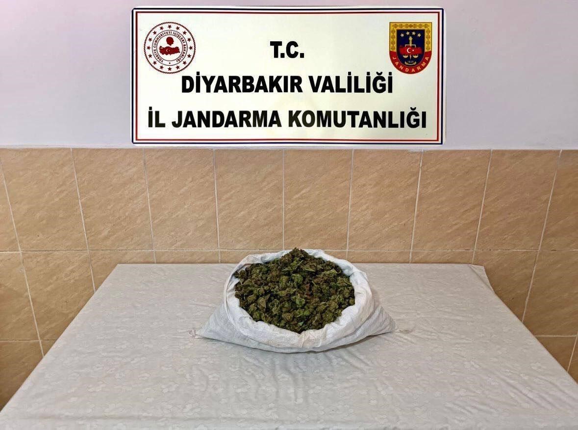 Diyarbakır&rsquo;da uyuşturucu operasyonu: 16 şahıs hakkında işlem yapıldı