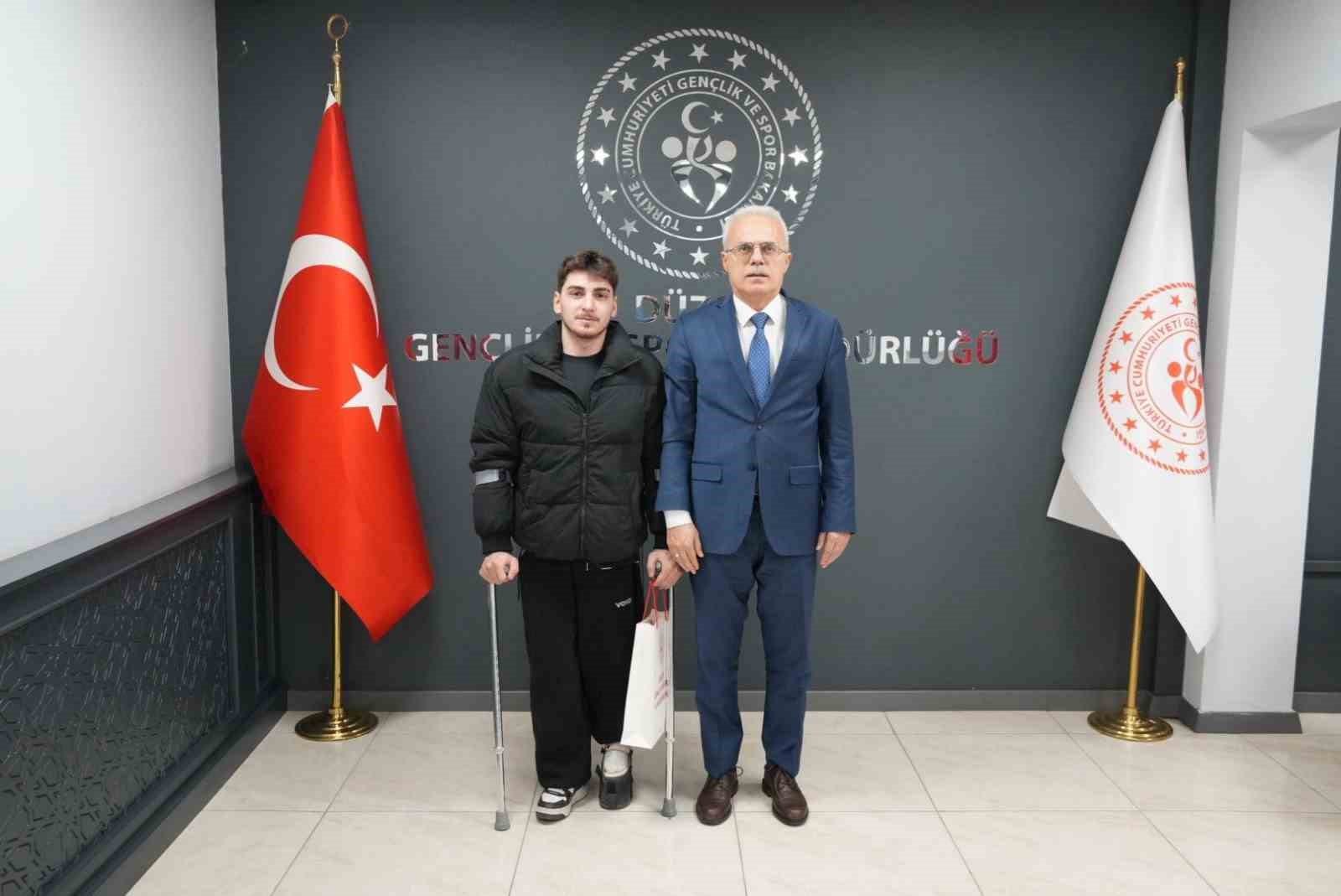 İl M&uuml;d&uuml;r&uuml; şampiyonu ağırladı
