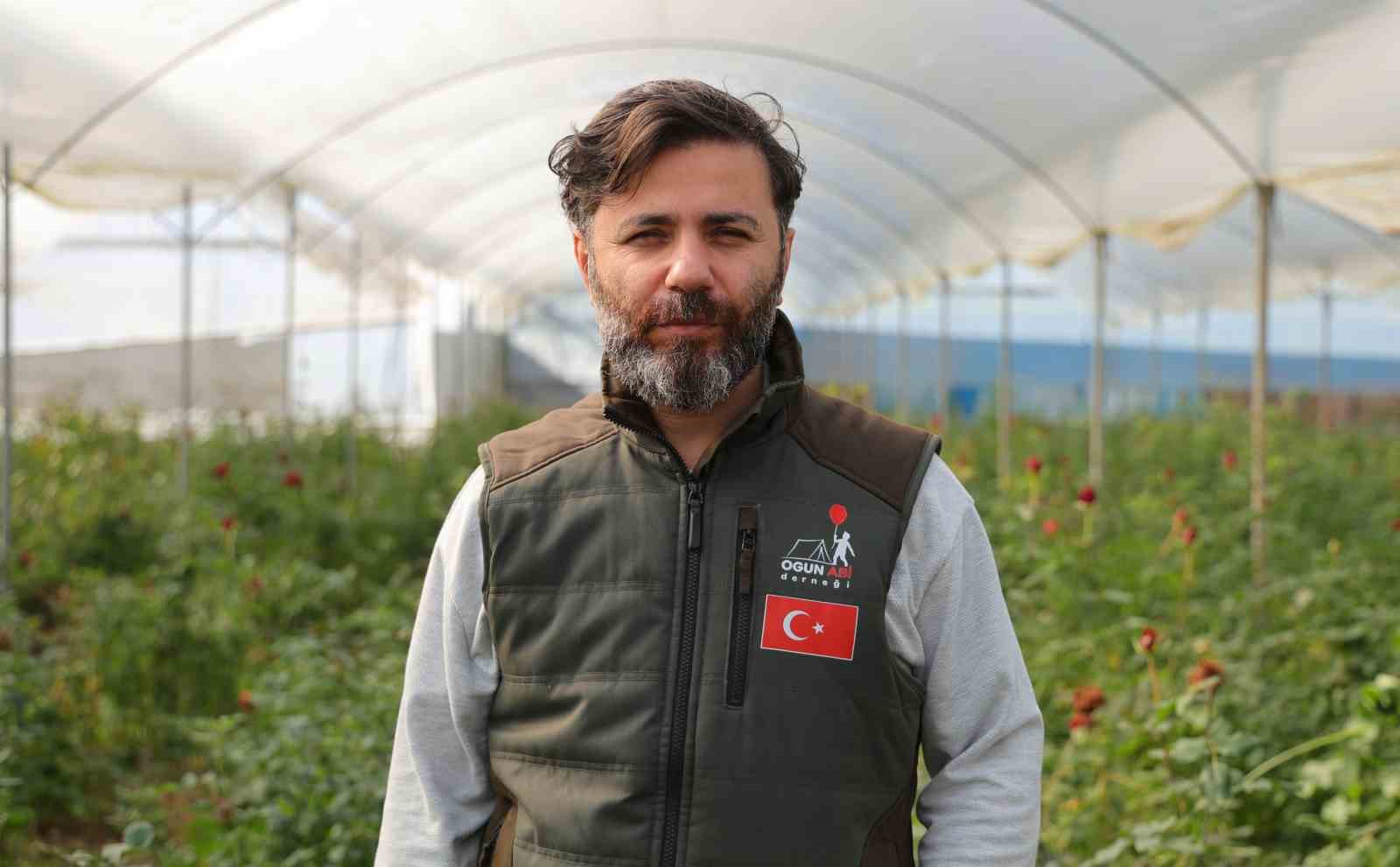 Adana&rsquo;da sevgililerin g&uuml;lleri dalında kurudu
