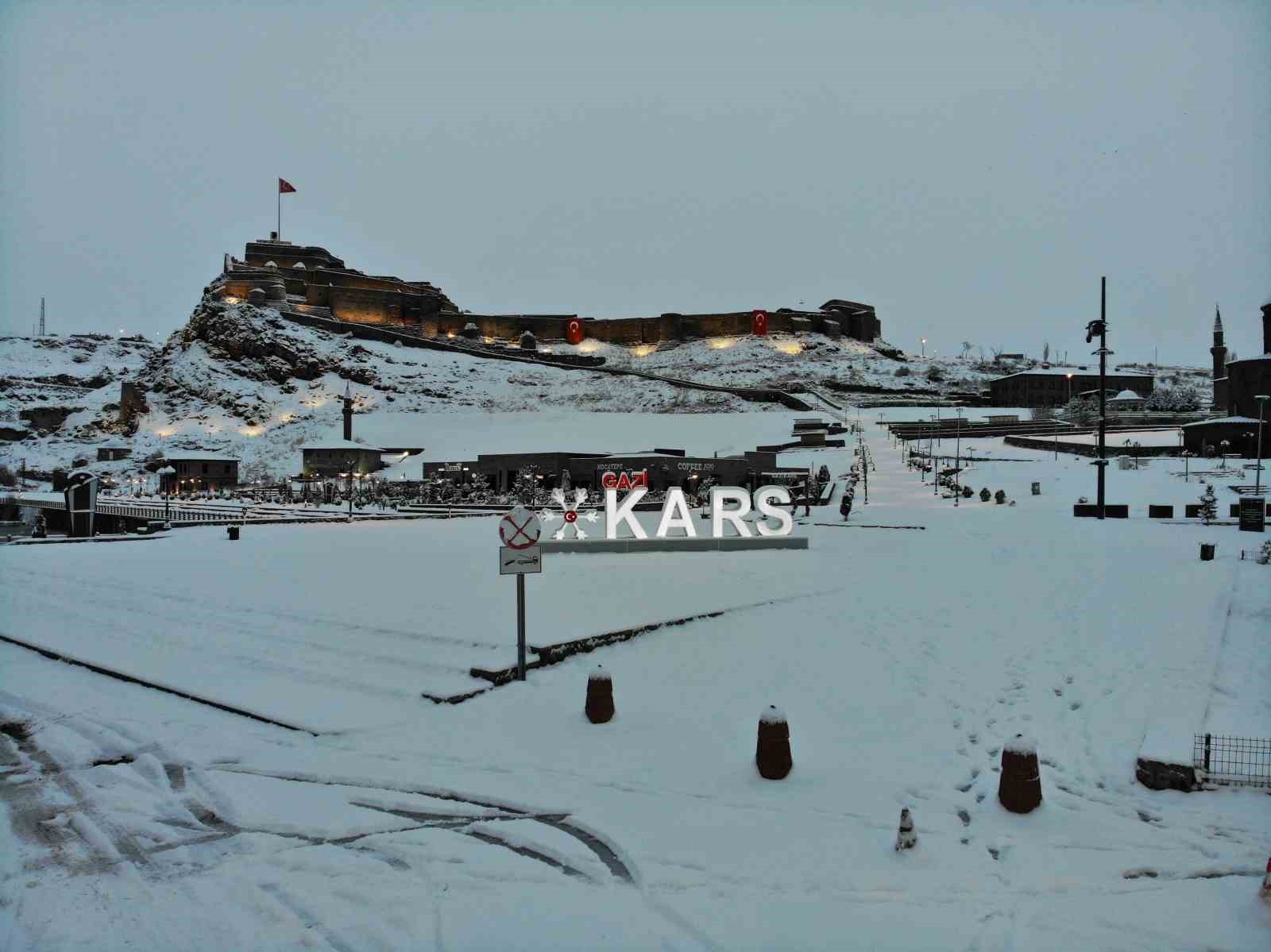 Yeniden beyaza bürünen Kars havadan görüntülendi