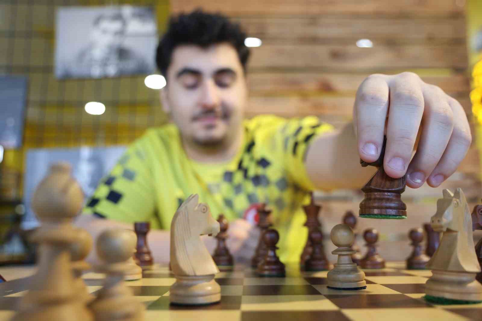 Açtıkları satranç kulübüyle milli takıma sporcu yetiştiriyorlar