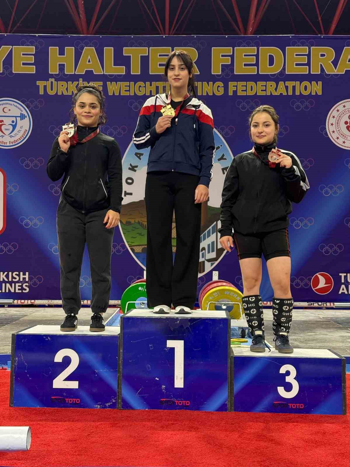 Halter T&uuml;rkiye Şampiyonası&rsquo;nda D&uuml;zce&rsquo;ye b&uuml;y&uuml;k gurur
