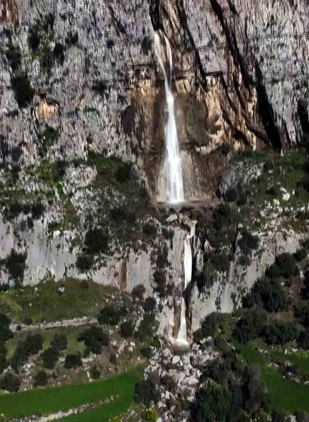 104 metrelik &lsquo;Su U&ccedil;kun Şelalesi&rsquo; doğaseverlerin yeni g&ouml;zdesi
