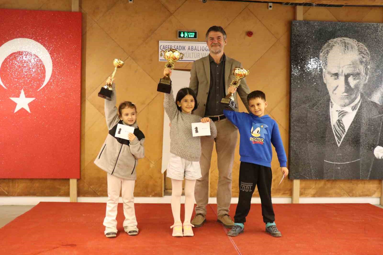 Denizli’de 4. Geleneksel Muharrem Çamlı Anı Satranç Turnuvası gerçekleştirildi
