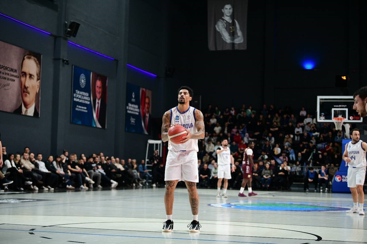 &Ccedil;ayırova Belediyesi 17 sayı geriden gelip kazandı
