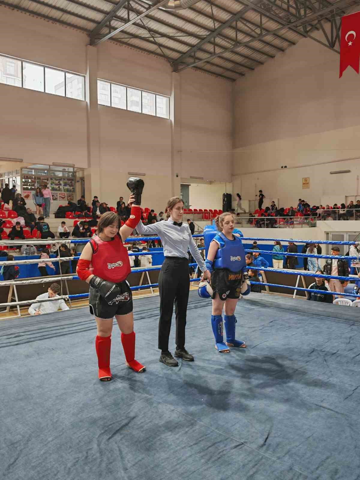 Kayseri Muaythai Okul Sporları M&uuml;sabakaları tamamlandı
