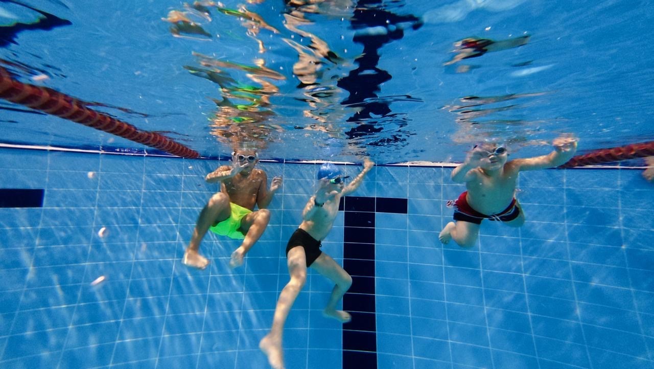 &Uuml;mraniye Belediyesi y&uuml;zme sporunu herkes i&ccedil;in erişilebilir kılıyor
