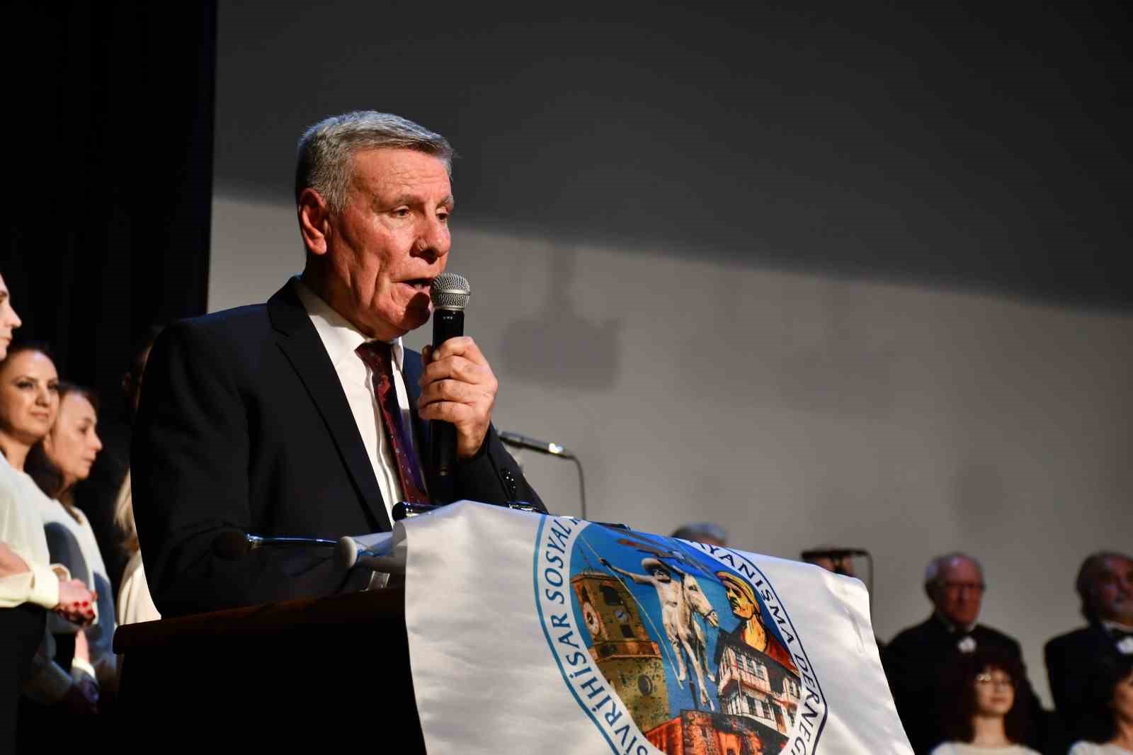 ESSİVDER T&uuml;rk Sanat M&uuml;ziği Korosu&rsquo;ndan &lsquo;Sezon Ortası Konseri&rsquo; yoğun ilgi g&ouml;rd&uuml;
