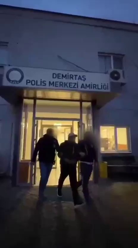 Bursa&rsquo;da 21 yıl 11 ay hapis cezası bulunan firari yakalandı
