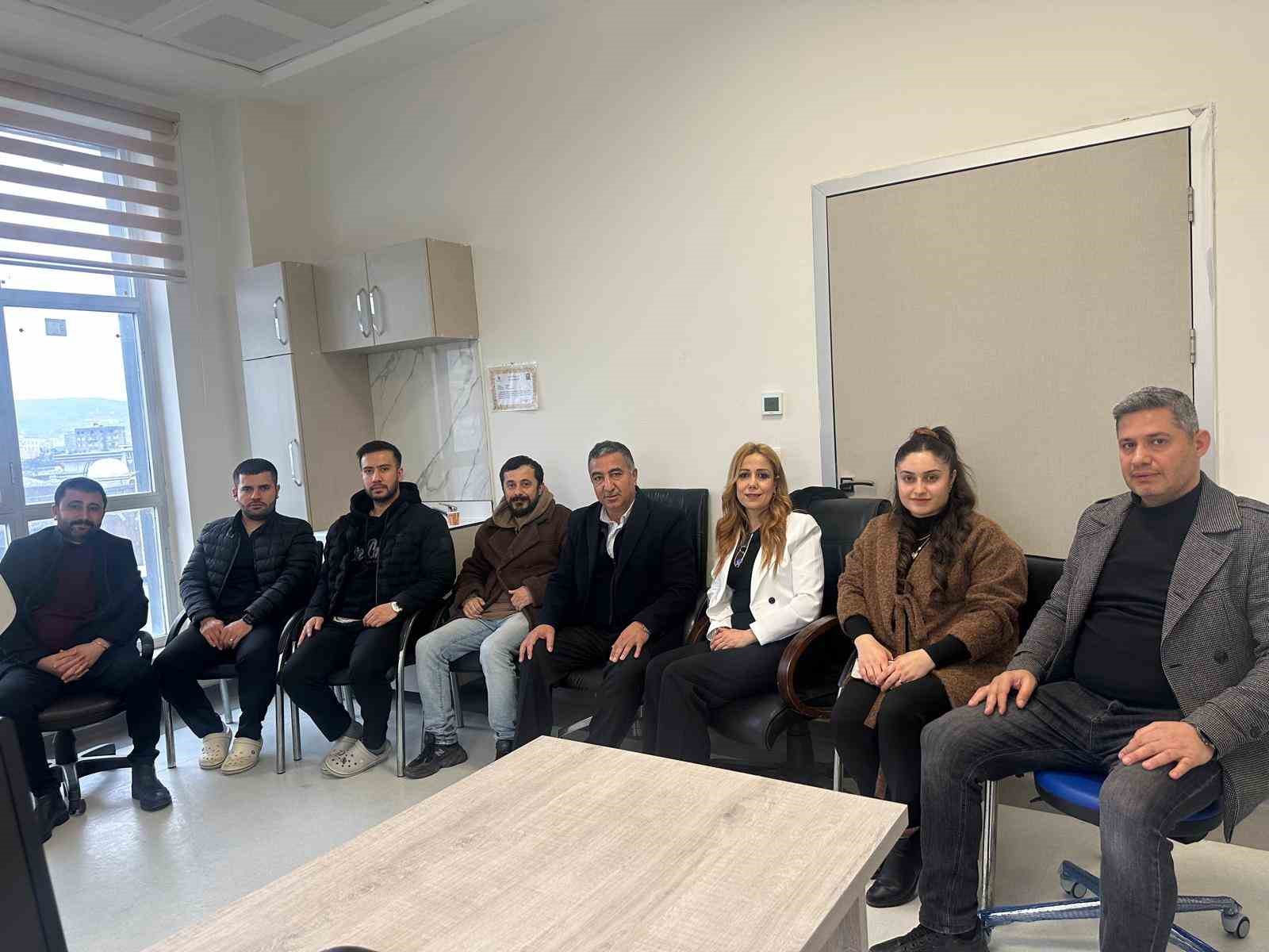Sağlık-Sen heyeti, Cizre Sağlık M&uuml;d&uuml;r&uuml; Karaşi ile bir araya geldi
