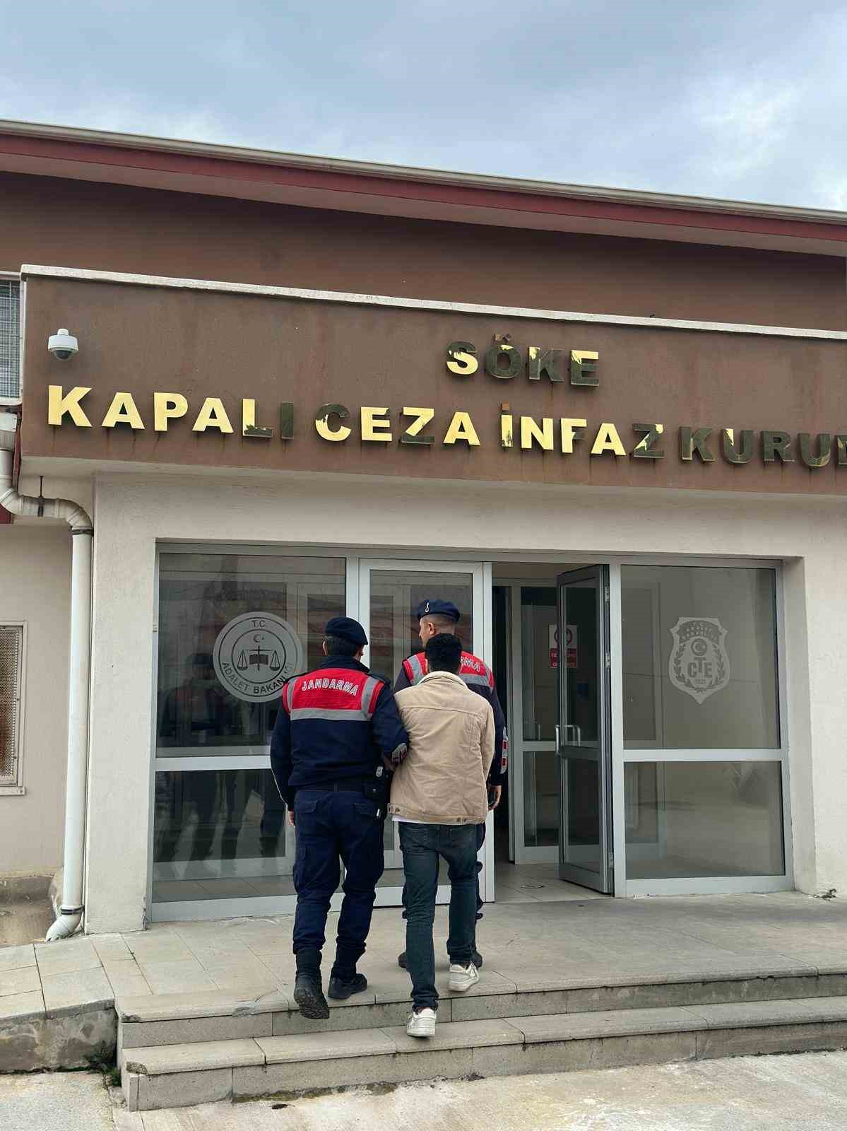 Aydın&rsquo;da aranan 2 h&uuml;k&uuml;ml&uuml; yakalandı
