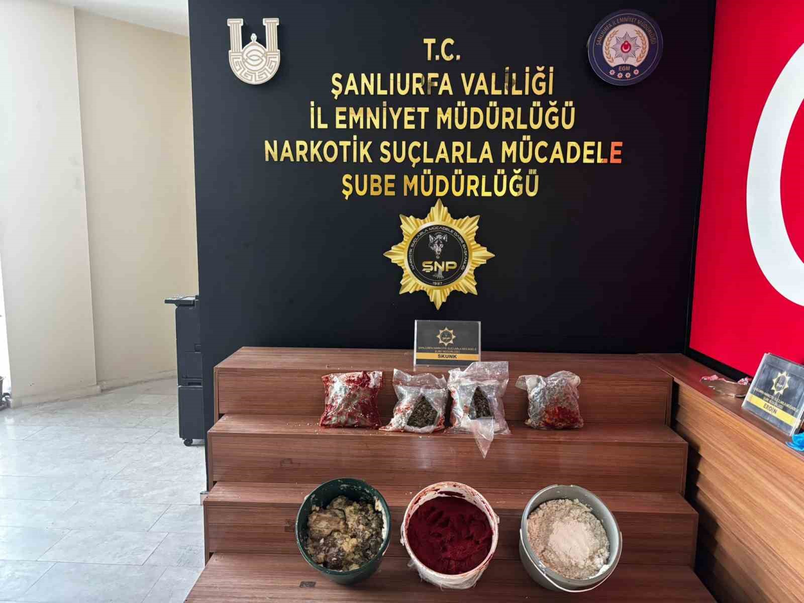 Salça ve peynir kovalarından uyuşturucu çıktı