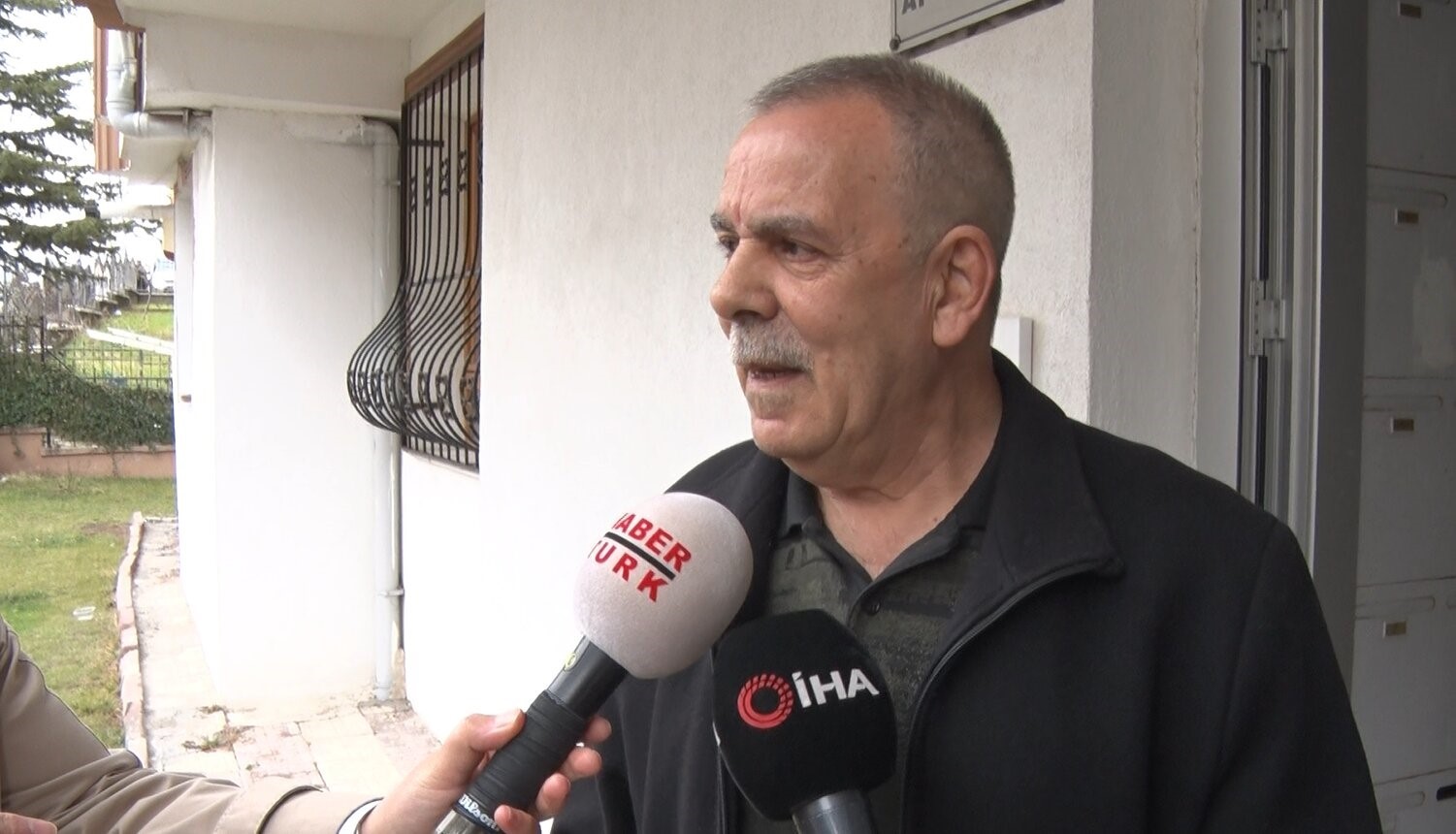 Ankara&rsquo;da cinnet ge&ccedil;iren koca, eşini kızını ve annesini &ouml;ld&uuml;rd&uuml;, olaya tanık komşu korku dolu anları anlattı: "&Ouml;nce annesi ile &ccedil;ocuğunu arabada vurmuş"
